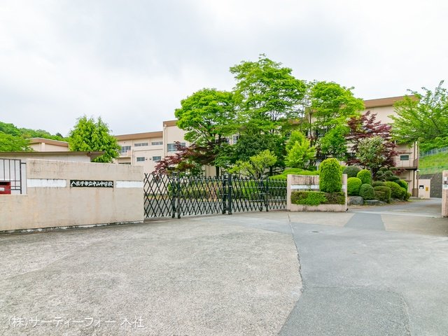 八王子市立中山中学校 撮影日(2022-04-26) 590m
