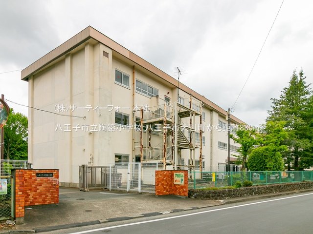 八王子市立陶鎔小学校 撮影日(2022-04-29) 880m