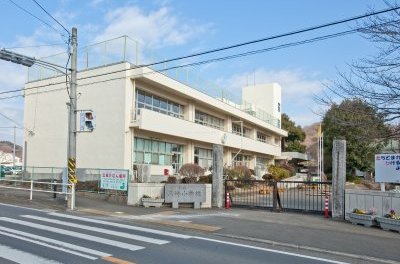 高峰小学校