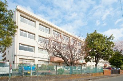 中原中学校