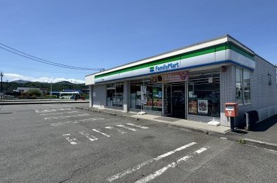 ファミリーマート愛川角田店