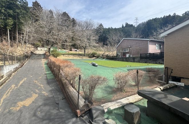 緑あふれる宮ケ瀬湖のほとりの別荘地 敷地広々1100㎡超の建築条件無し売地