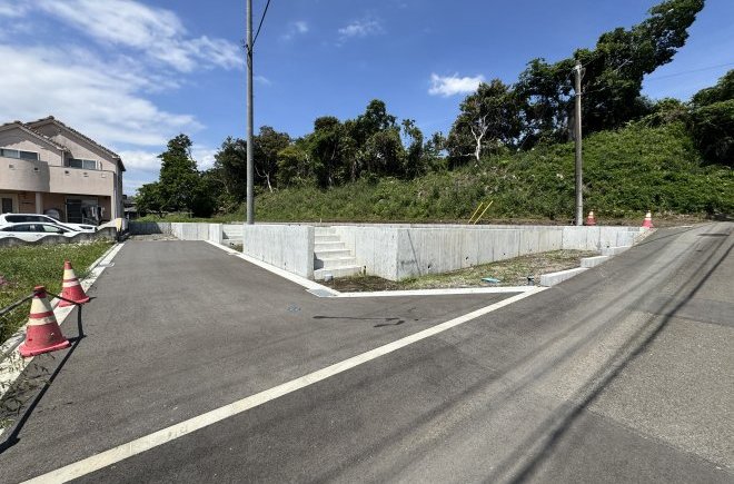 【南区新戸】土地面積140㎡超の建築条件無し売地　№1