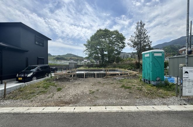 【田代】車4台並列駐車可能 土地200㎡超の新築戸建て