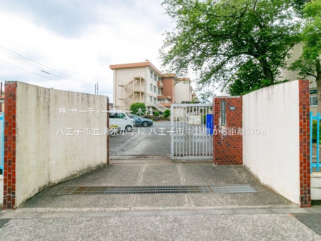 八王子市立清水小学校 撮影日(2022-05-31) 570m