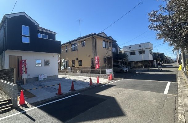 前面道路６mで駐車も楽々♪